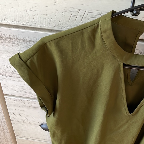 Green Express Top - Picture 3 of 6